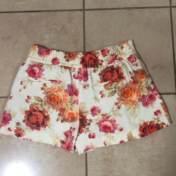 Zara Women’s floral shorts - Picture 2 of 5
